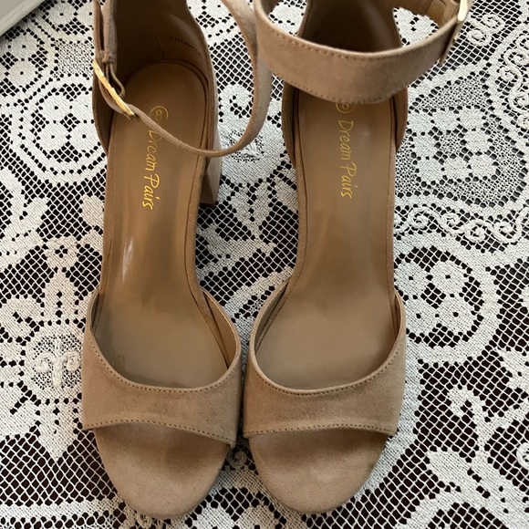 Like New Dream Pairs Sandals Size 8 - Picture 6 of 9